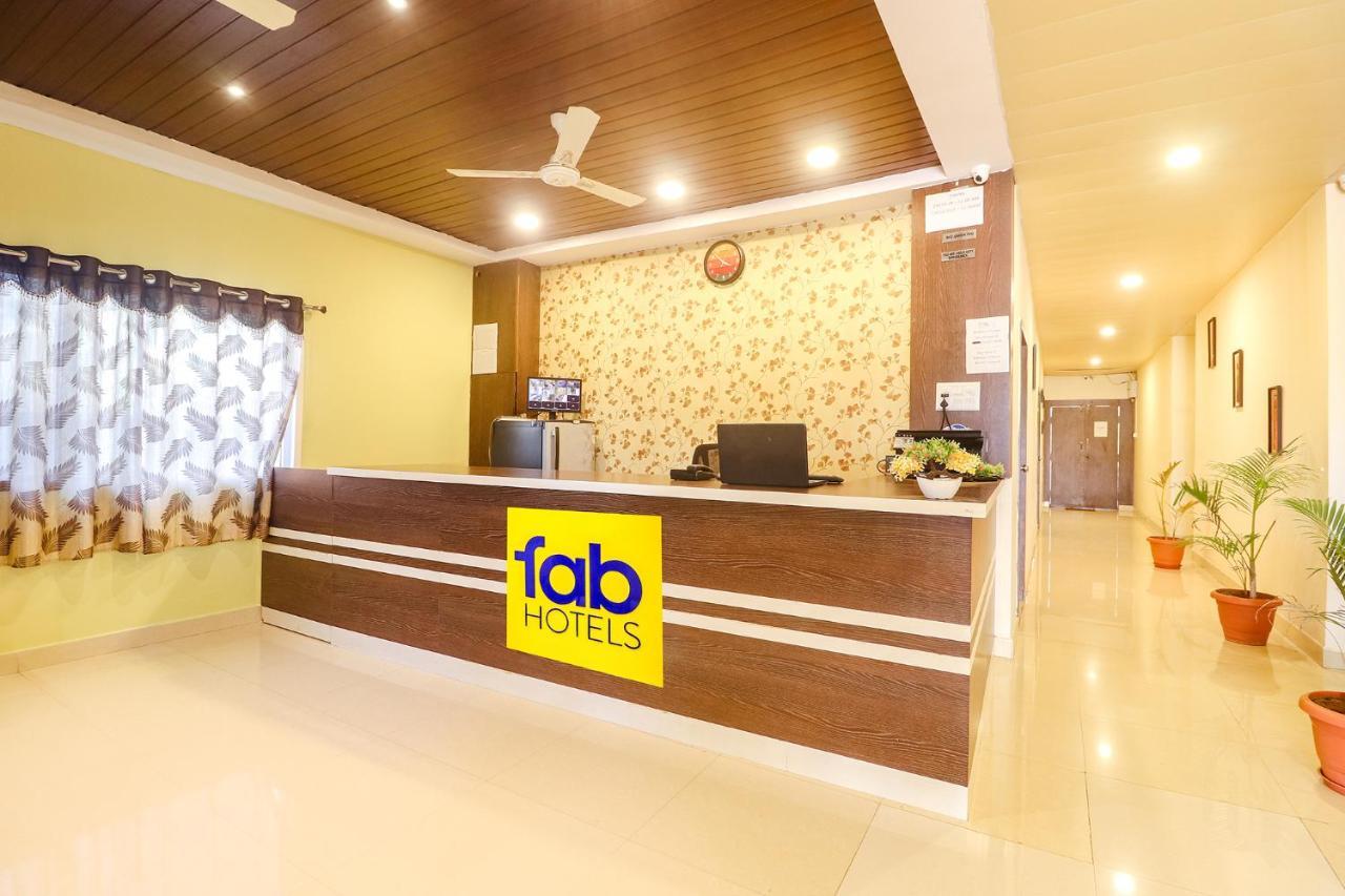 Fabexpress Airport Stay Inn - Nr Hyderabad International Airport, Shamshabad Dış mekan fotoğraf