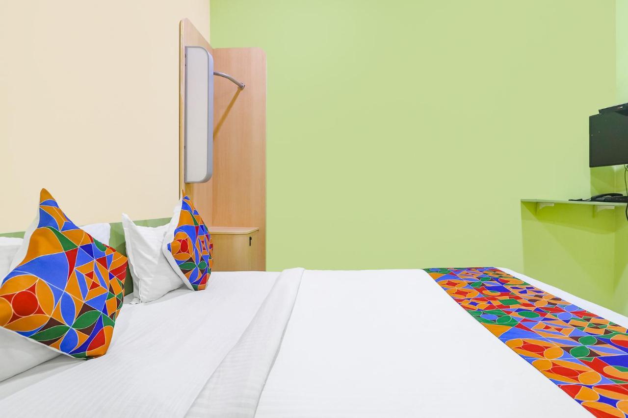 Fabexpress Airport Stay Inn - Nr Hyderabad International Airport, Shamshabad Dış mekan fotoğraf