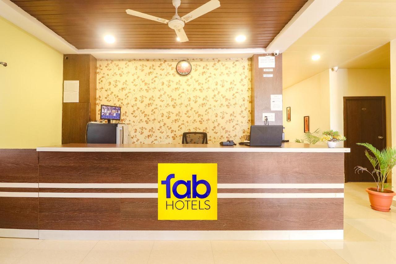 Fabexpress Airport Stay Inn - Nr Hyderabad International Airport, Shamshabad Dış mekan fotoğraf