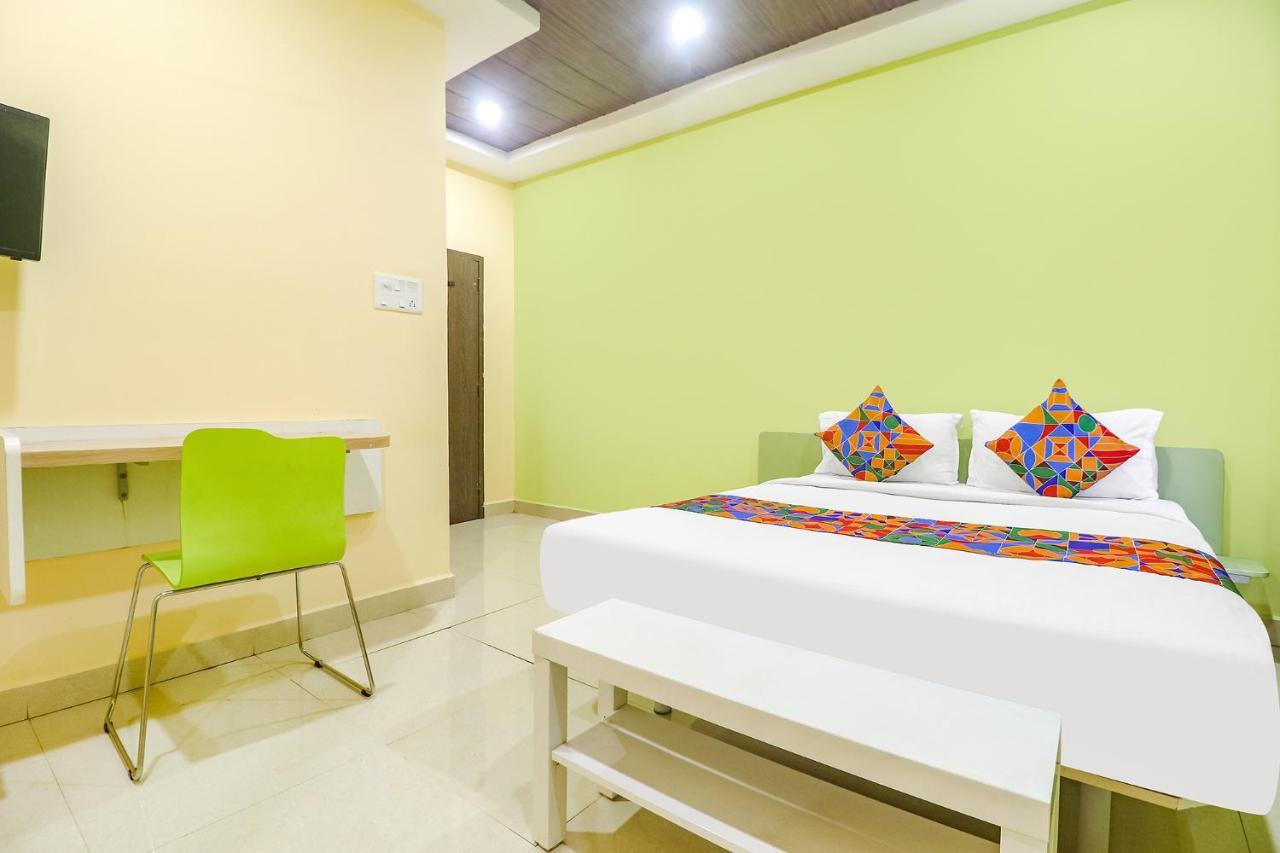 Fabexpress Airport Stay Inn - Nr Hyderabad International Airport, Shamshabad Dış mekan fotoğraf