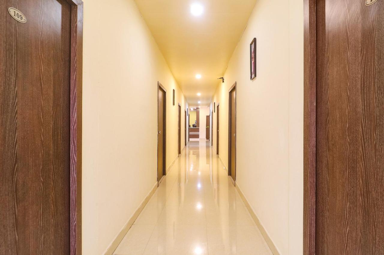 Fabexpress Airport Stay Inn - Nr Hyderabad International Airport, Shamshabad Dış mekan fotoğraf