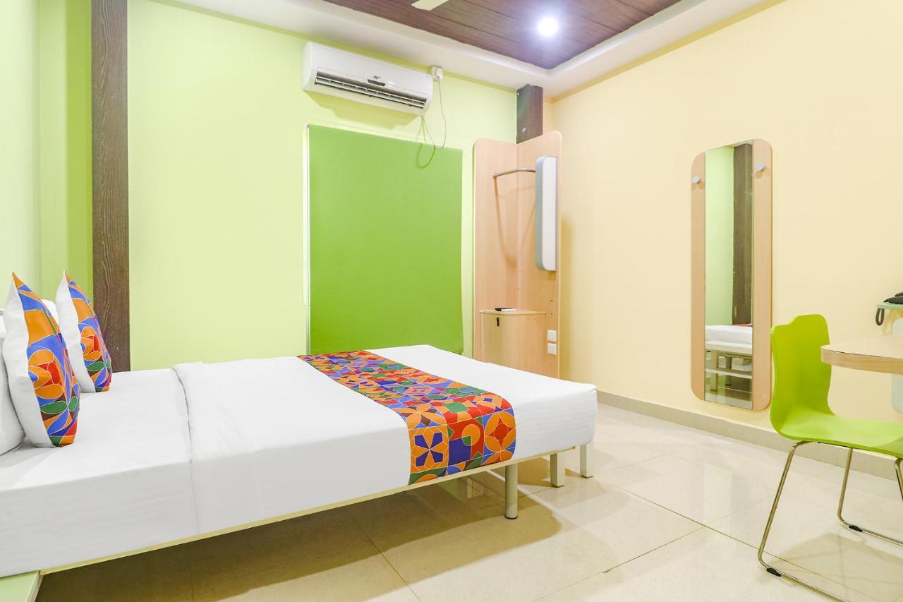 Fabexpress Airport Stay Inn - Nr Hyderabad International Airport, Shamshabad Dış mekan fotoğraf